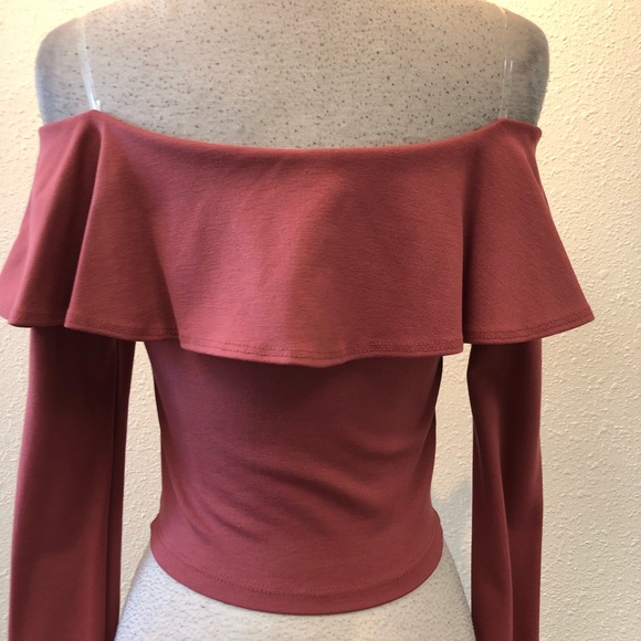 Lovely Ruffled Off-Shoulder - Picture 4 of 5